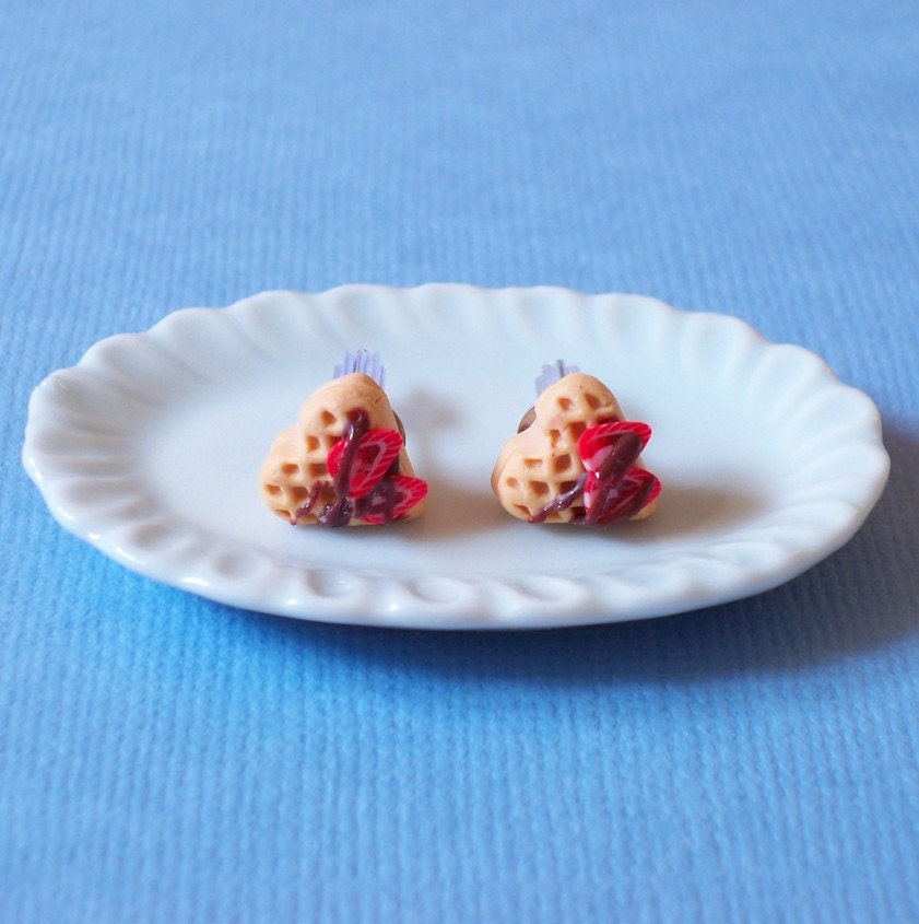 Heart Waffle Stud Earrings - Strawberry