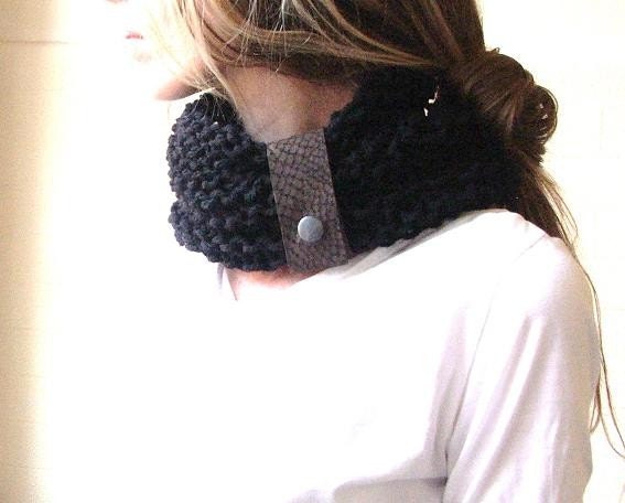Click It Black Collar with removable leather strap,