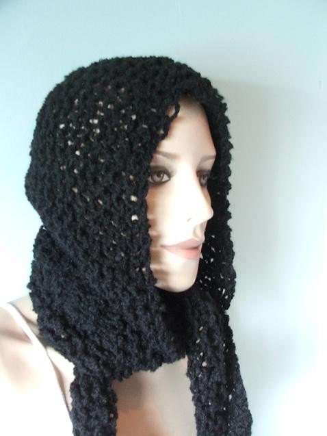 STYLING IT Black Hoodie scarflette