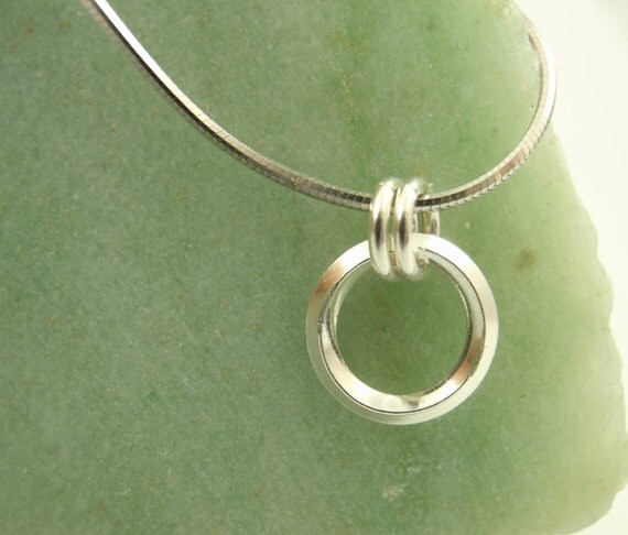 Endless On Edge Circle Pendant - Sterling Silver Necklace