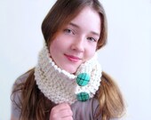 Cream Moss Stitch Necklet with Light Aqua Wool Plaid Buttons. Handknit