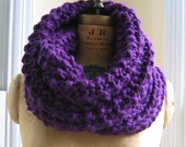Incognito chunky knit cowl purple passion