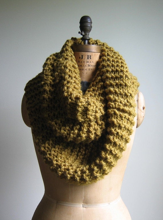 Super Snuggly chunky knit cowl Army. Split Pea green.