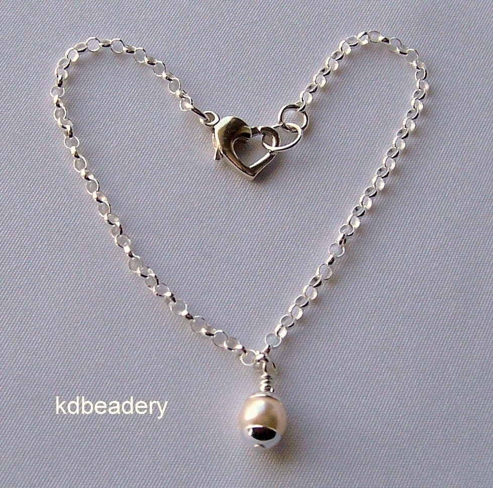 Ivory Pearl Drop Bracelet. Sterling Silver. Heart Clasp. Bridal.