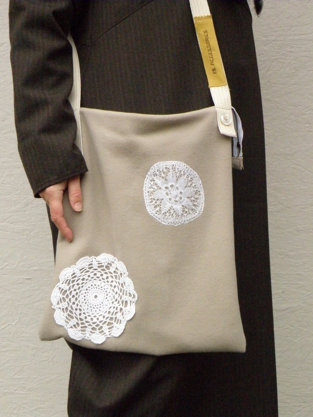 Large Shoulderbag. Vintage German Woollen Loden Fabric. Beige Messenger with Vintage Doilies. Zipper Closure.