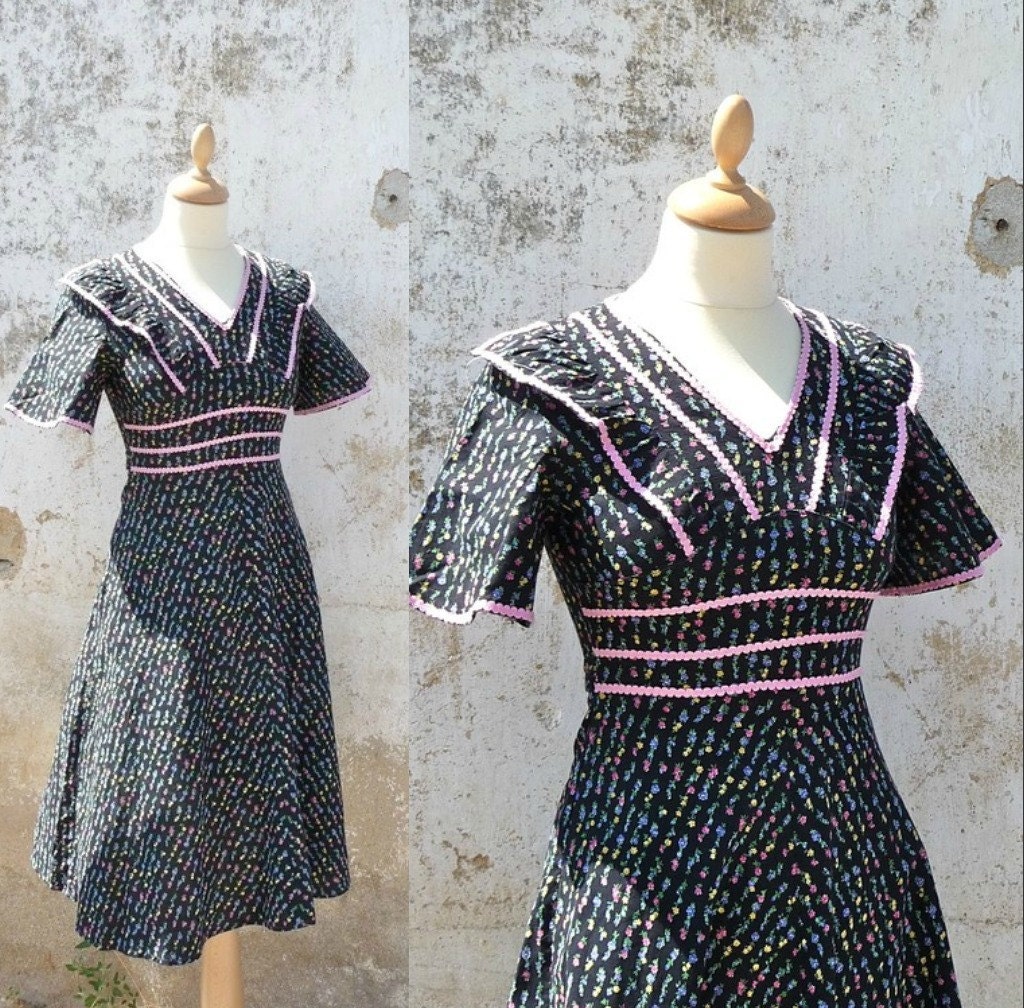 Vintage 1970s /1980s Prairie dress Petites fleurettes country size XS