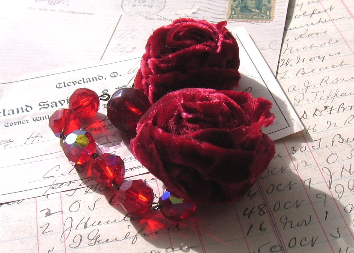 Shabby Fabric Roses Necklace Romance In Red