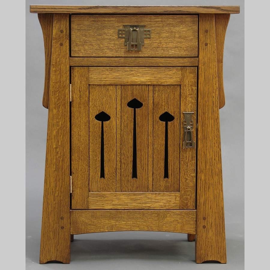 MACKINTOSH KEYHOLE END TABLE / NIGHT STAND