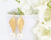 Ivory Pearl Earrings, Gold Leaf Earrings,  Wedding Jewelry, Bridesmaids Gifts, Elegant Jewelry, Drop Earrings