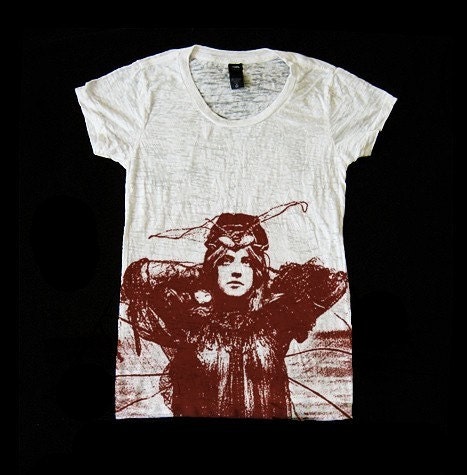 Wmns Burn Out Tshirt in White feat. Le Cigule print in Brick Red