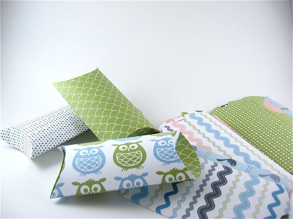 12 Pillow Boxes. Green. Pink. Blue. White. Owls Birds Geometric