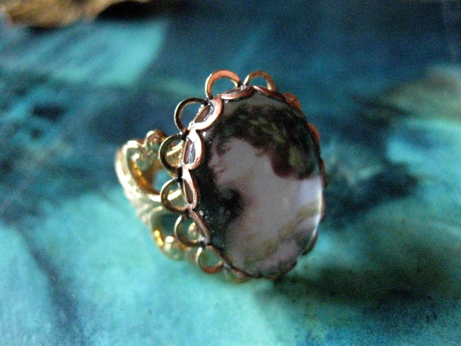 Muse - Victorian Filigree Cameo Ring