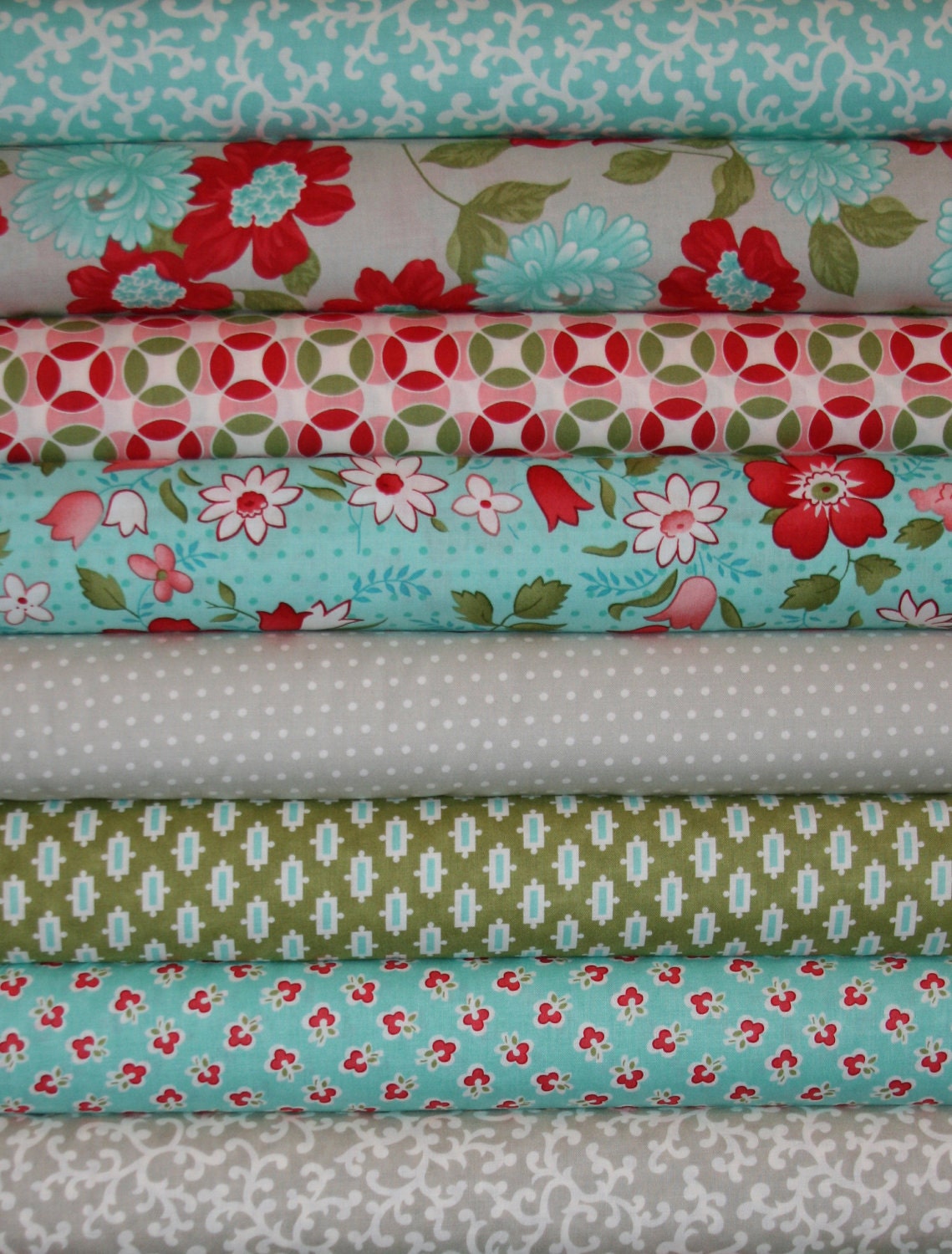 8 fat quarters Moda Vintage Modern  by Bonnie and Camille -  Floral Vintage , Designer Fabric