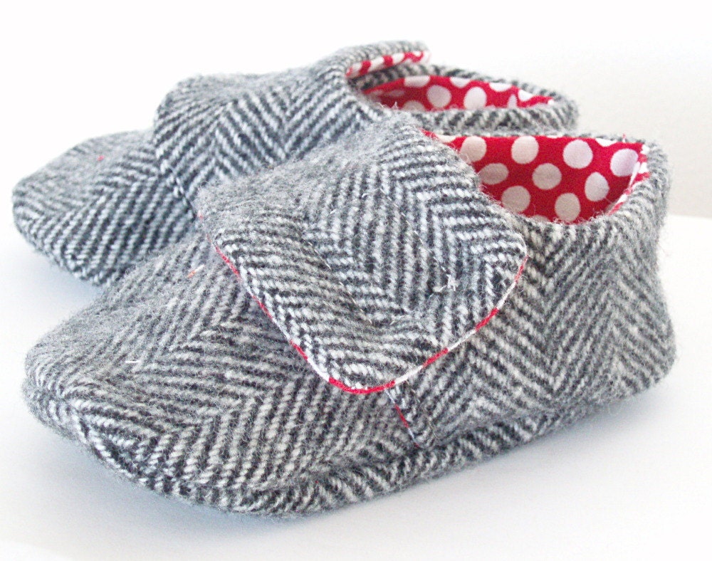 Black and white chevron merino baby shoes, Sizes 9 to 12 months