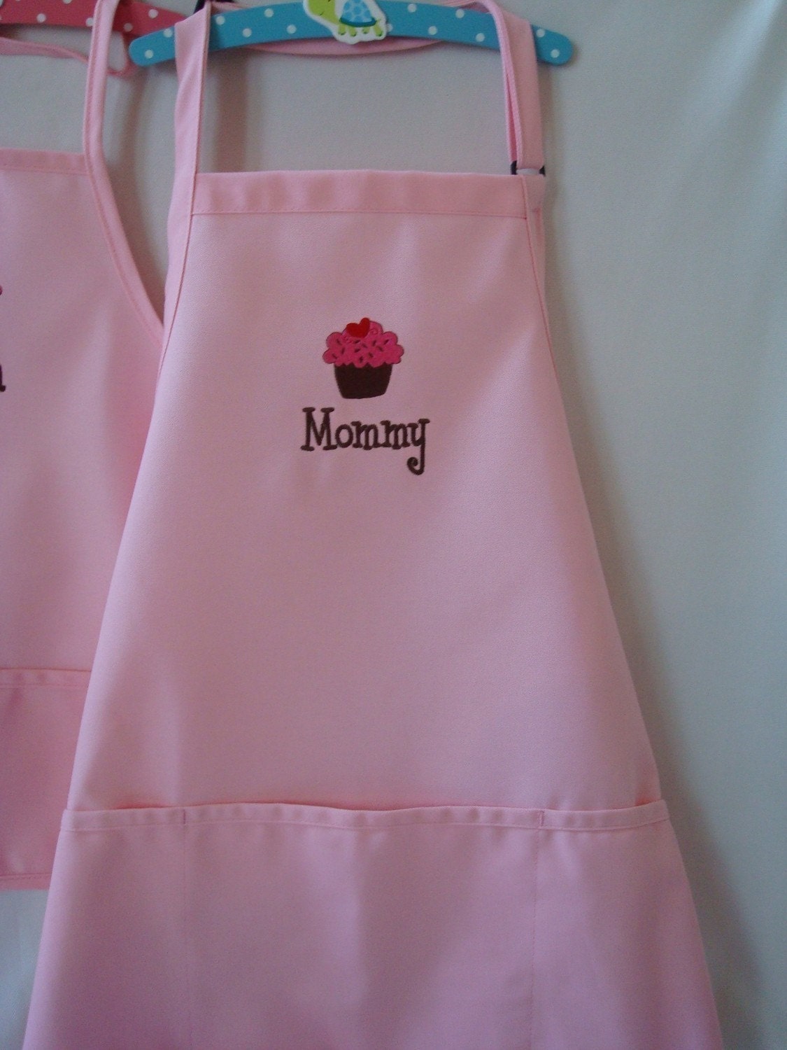 GREAT  mothers day gift Custom Personalized Adult Apron Mom Dad Nana Daddy woman embroidered
