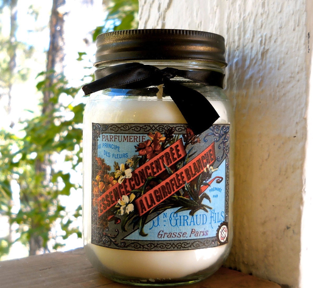DAYDREAMING 16 oz  Heavily scented Candle featuring Antique style label