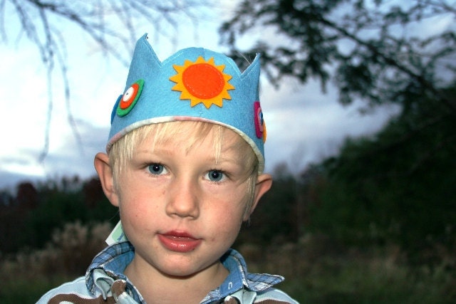 waldorf celebration crown, sky blue with circles