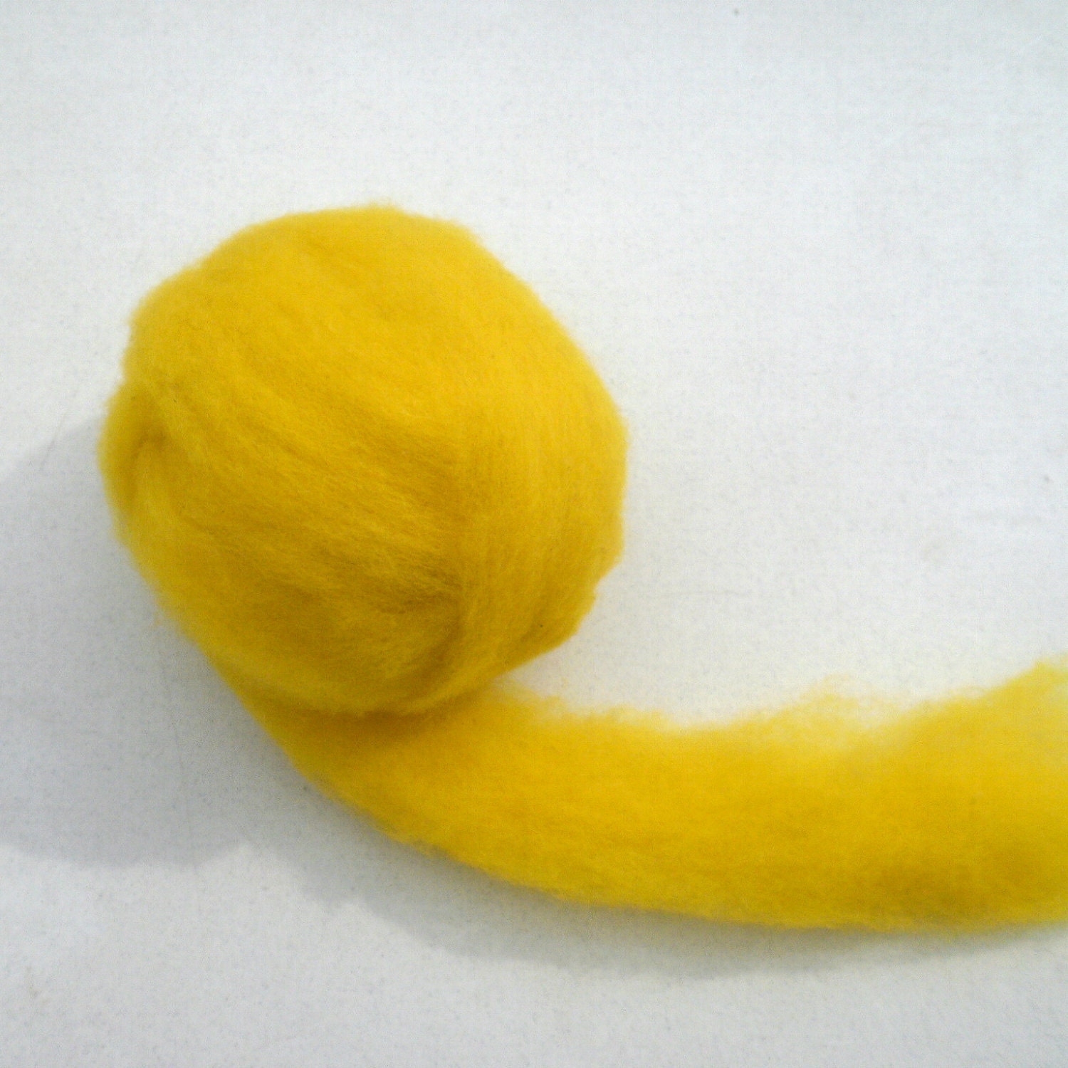 Wool Roving for Spinning -- Polypay Lemon -- 4 oz. - ShadySideFarm