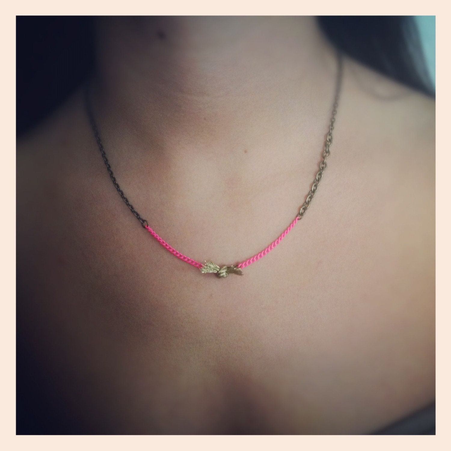 LOTTE Hot pink and the little gold knot necklace