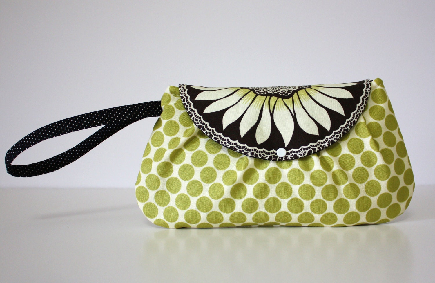 Sweet Pea Zip & Go Wristlet / Amy Butler Fabric