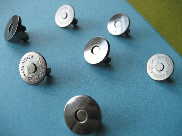 FREE  SHIPPING -- Extra Thin 25 sets of 14 mm Black Nickel/Gunmetal Magnetic Snap Closures
