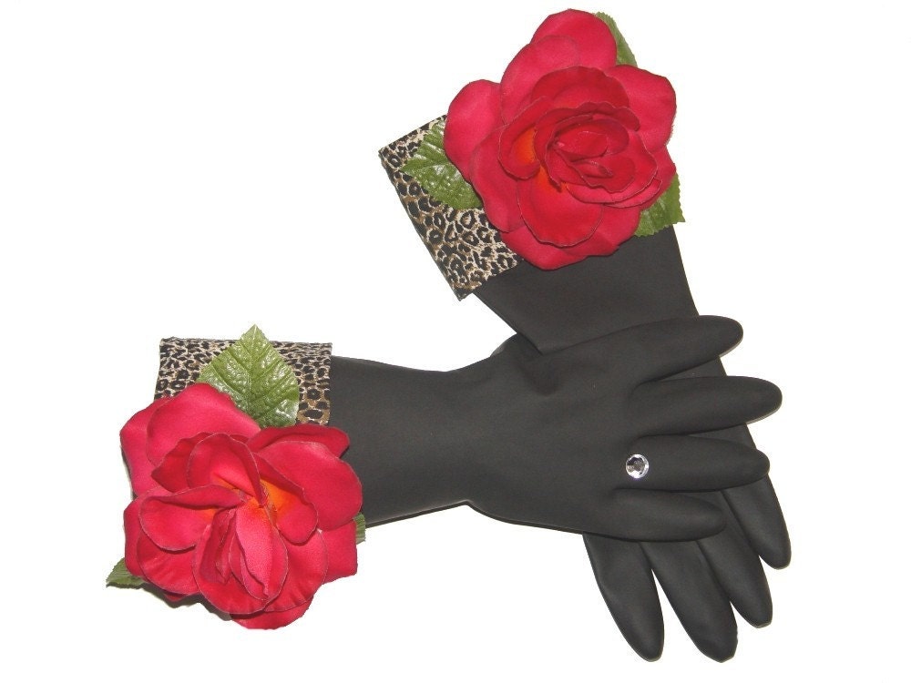 Designer Diva Dish Gloves Too Haute To by FancyPantzBoutique