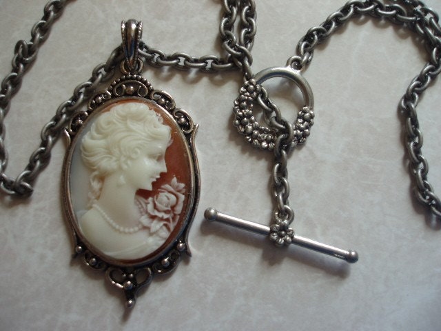Lady Ivory Cameo Necklace