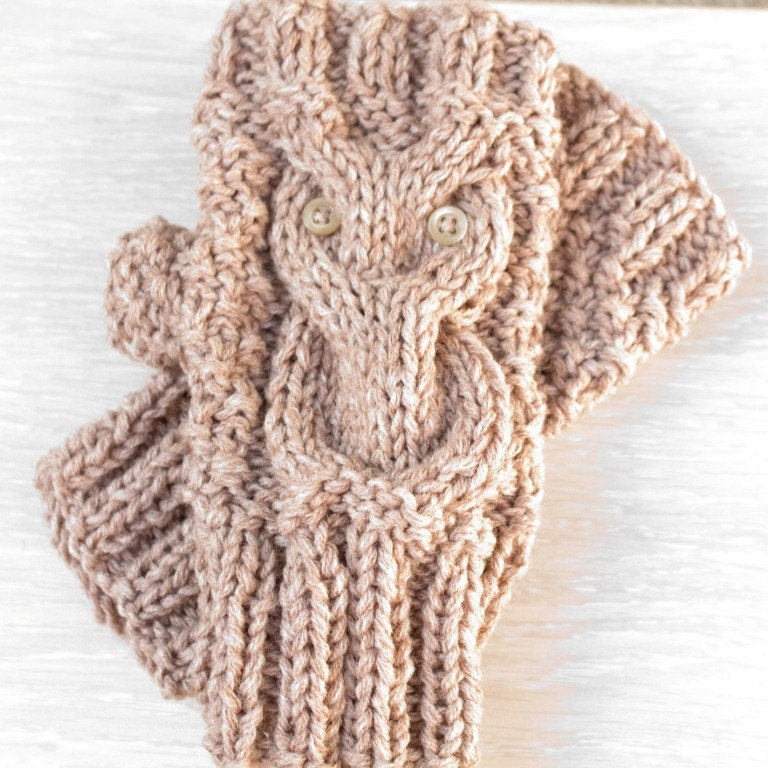 Little owl fingerless gloves in beige