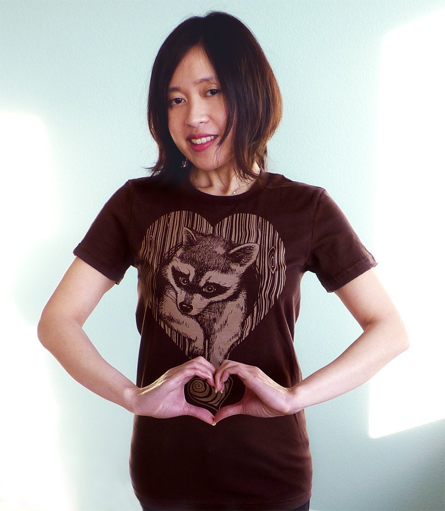 Raccoon Heart Women's T-shirt - Thief of Hearts Valentine's Day Tee Shirt for Women in Brown