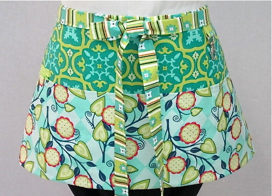 Andalucia Zipper/Key Clasp Vendor Apron