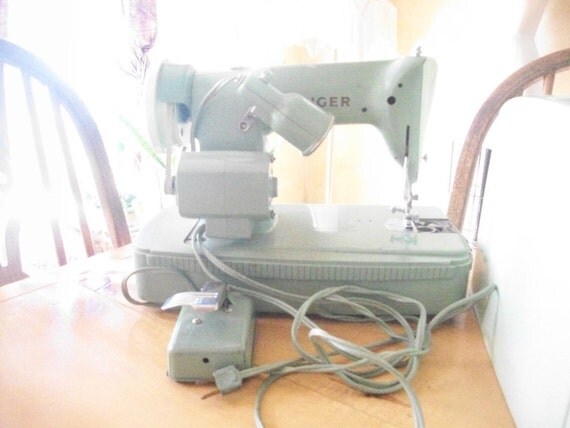 Working vintage green 185J singer sewing machine by evascloset