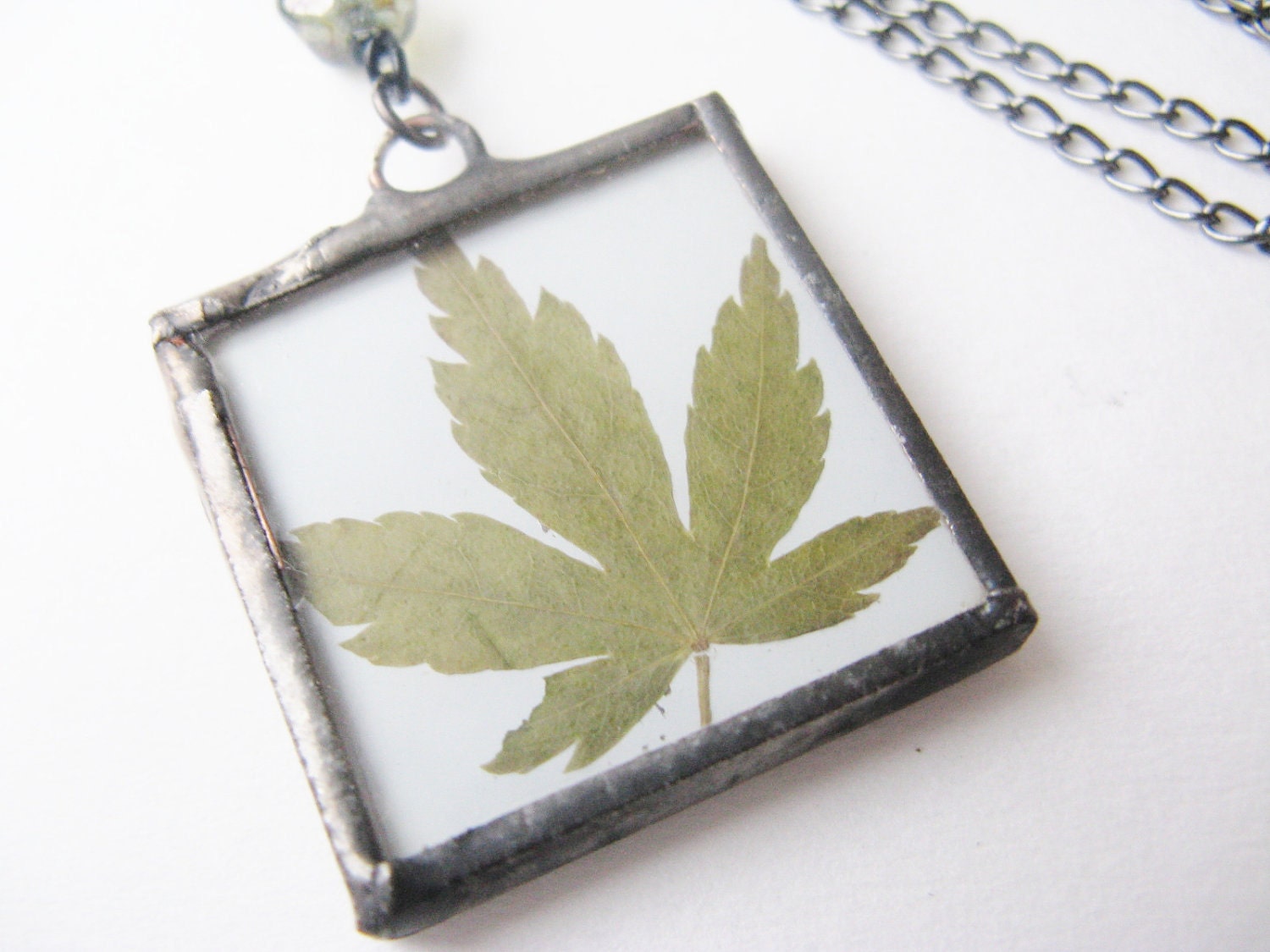 pot leaf necklace - pendant - weed necklace - chain - japanese maple leaf - marihuana - smoke - hippy - mirror