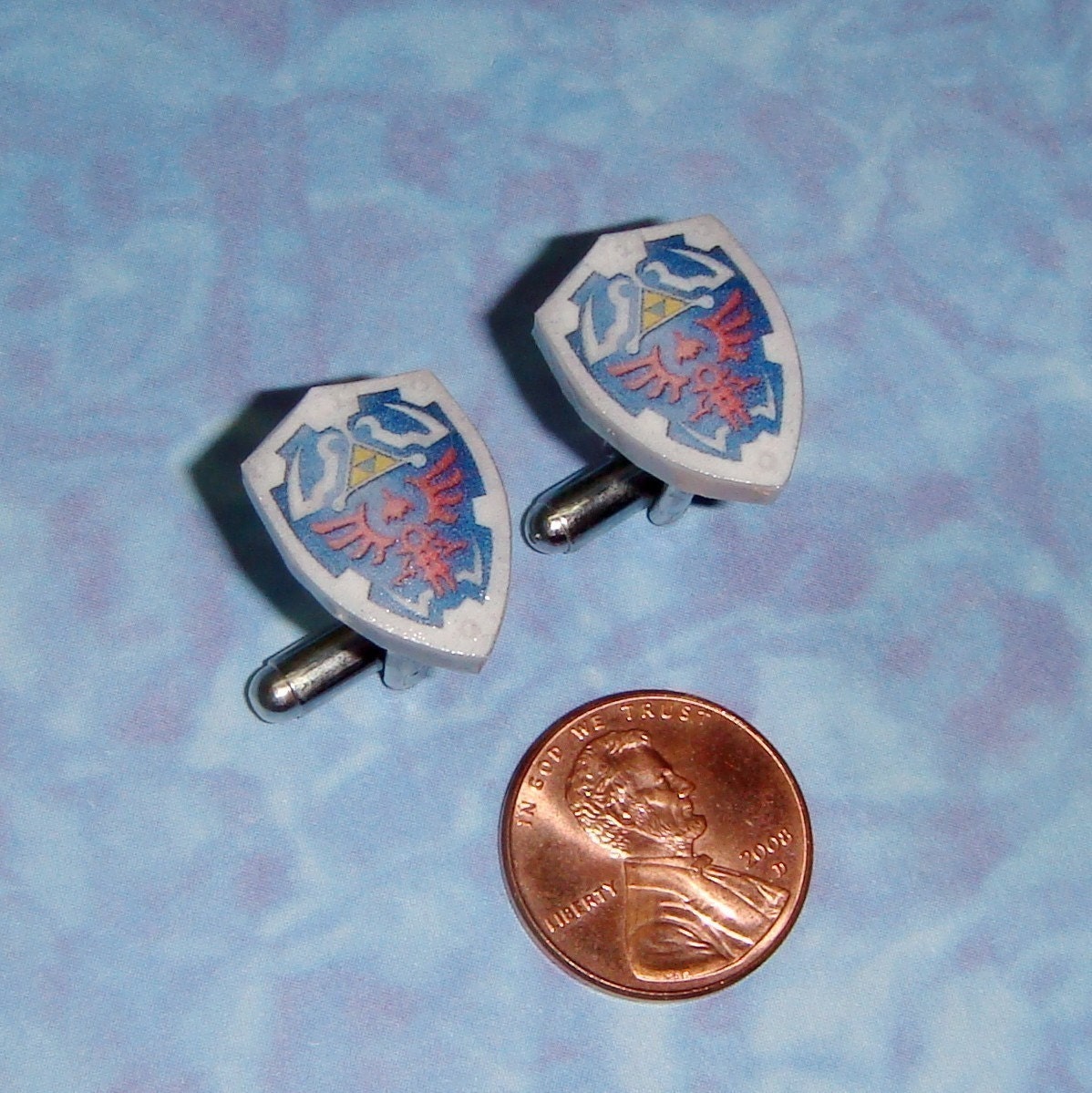 CUFFLINKS Legend of Zelda Hylian Shield
