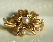 Vintage Brooch Lisner Faux Pearl Mid Century Pin Costume Jewelry Gold Tone Metal Flower