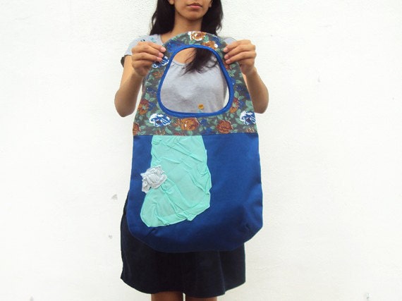 Mint on Blue and Flowers Round Bag