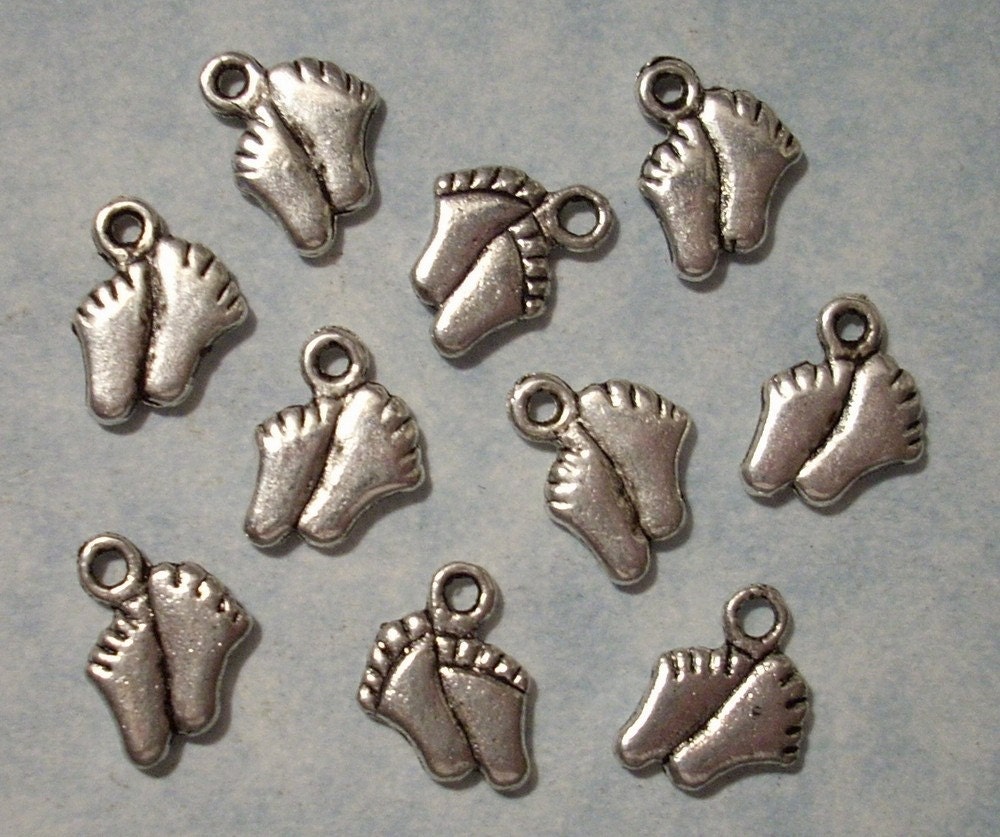 10 Tiny Foot Charms - 19 x 19mm