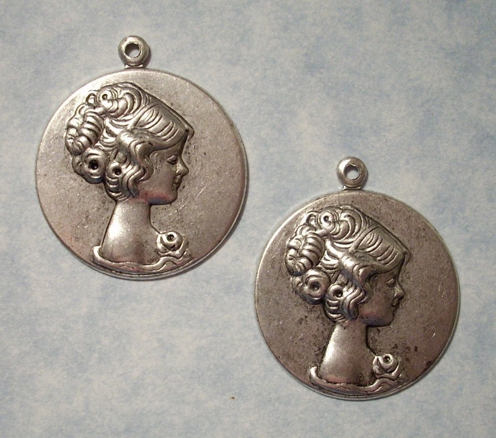 Marie Antoinette Cameos 26mm Woman Cameo Pendants Charms Oxidized Silver 2pcs