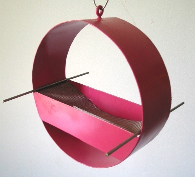 Charm Modern Birdfeeder in Berry Pink