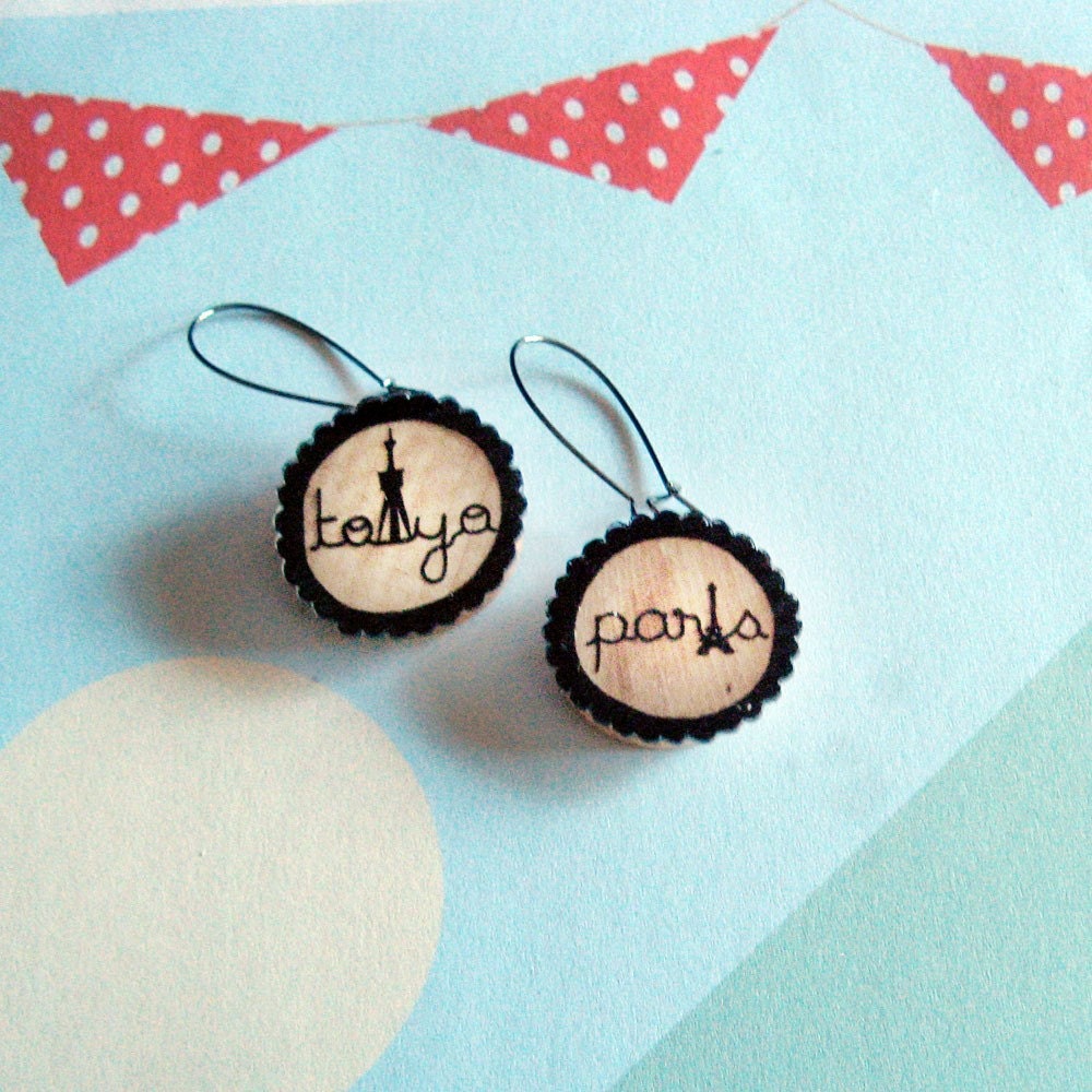 Scallop Earrings Series - No. 1 - Fly me to the moon