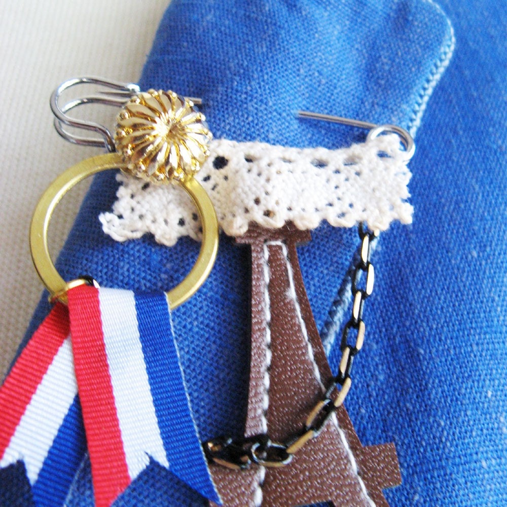 BROOCH - Romantic Paris Eiffel Tower Go France