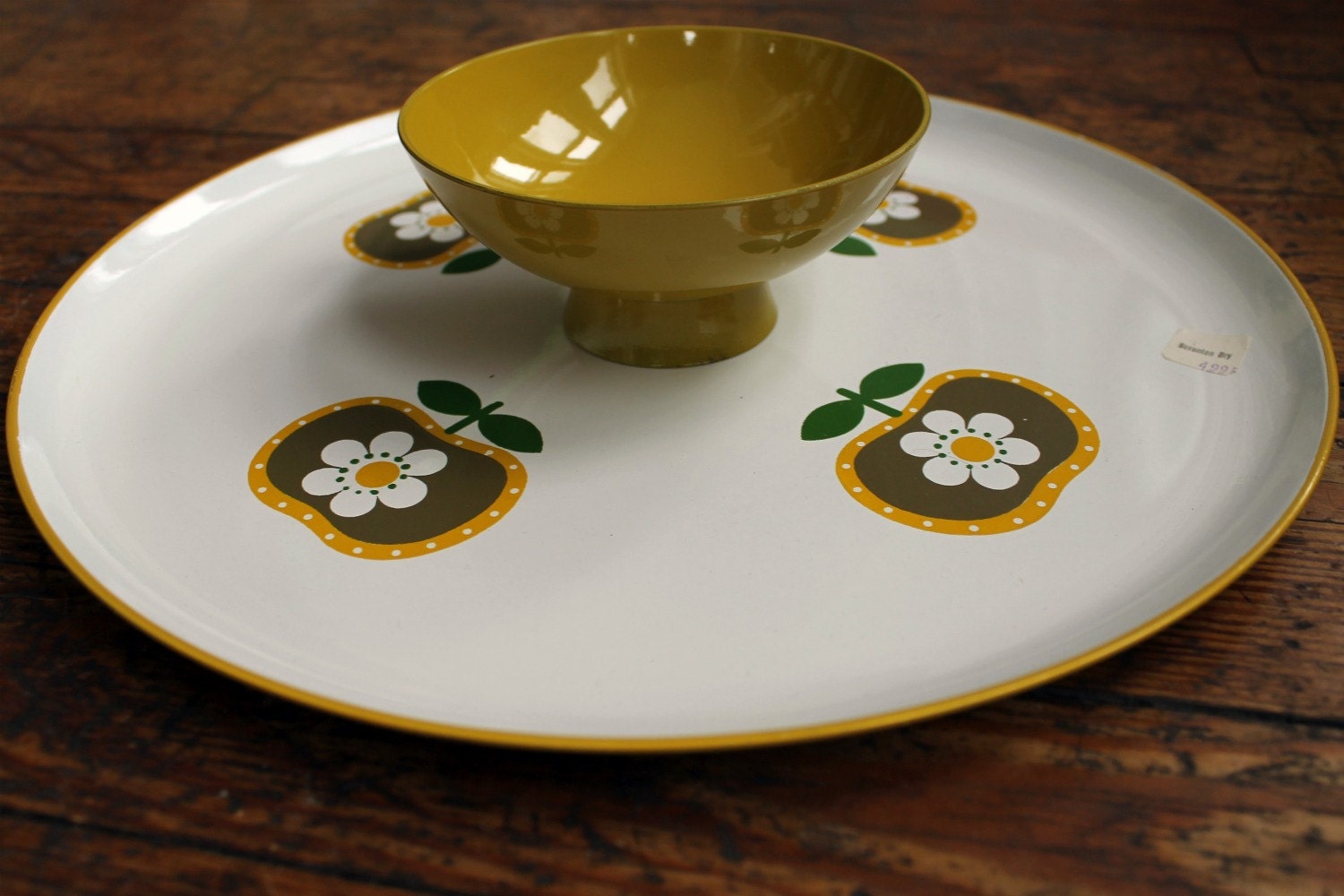 SALE Charming Vintage Lacquer Floral Pattern: Mint Condition w/ tag