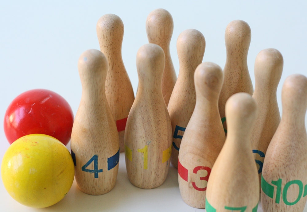 Vintage Numbered Pin Set with Balls