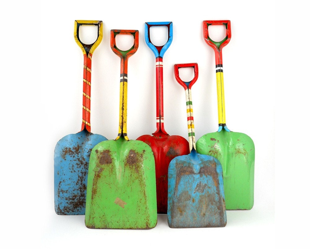 An Instant COLLECTION of Tin SHOVELS - Set of 5