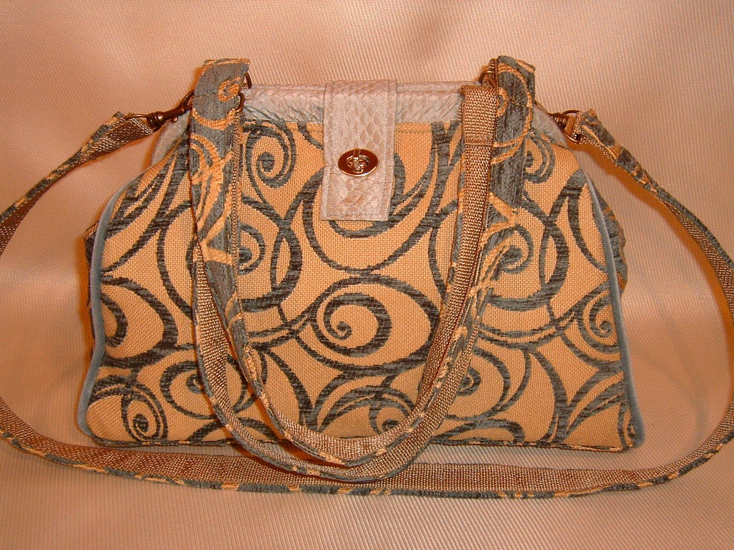 Bella Knitting Handbag-CURLICUE