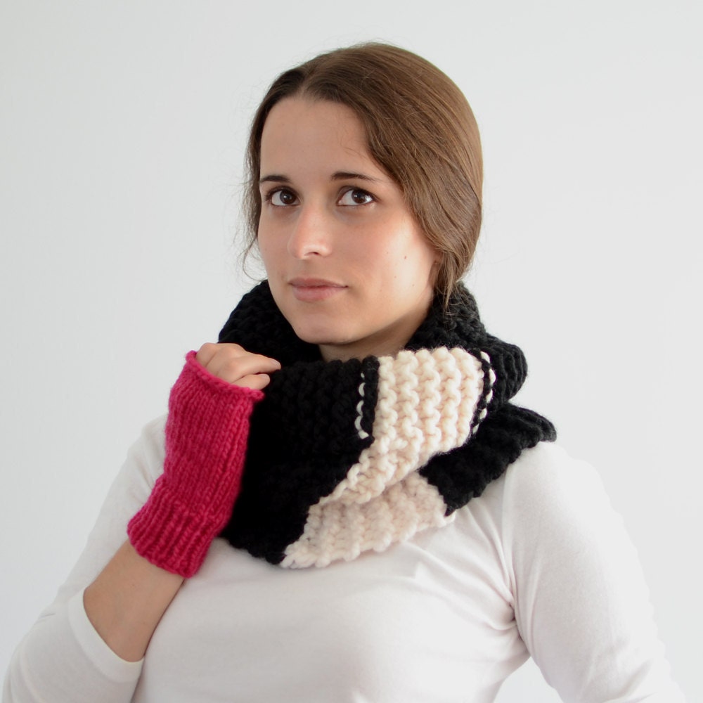 The Colorblock Cowl - Hand-knit Chunky Neckwarmer - Ebony and Ivory
