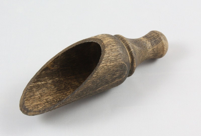 Round wooden scoop
