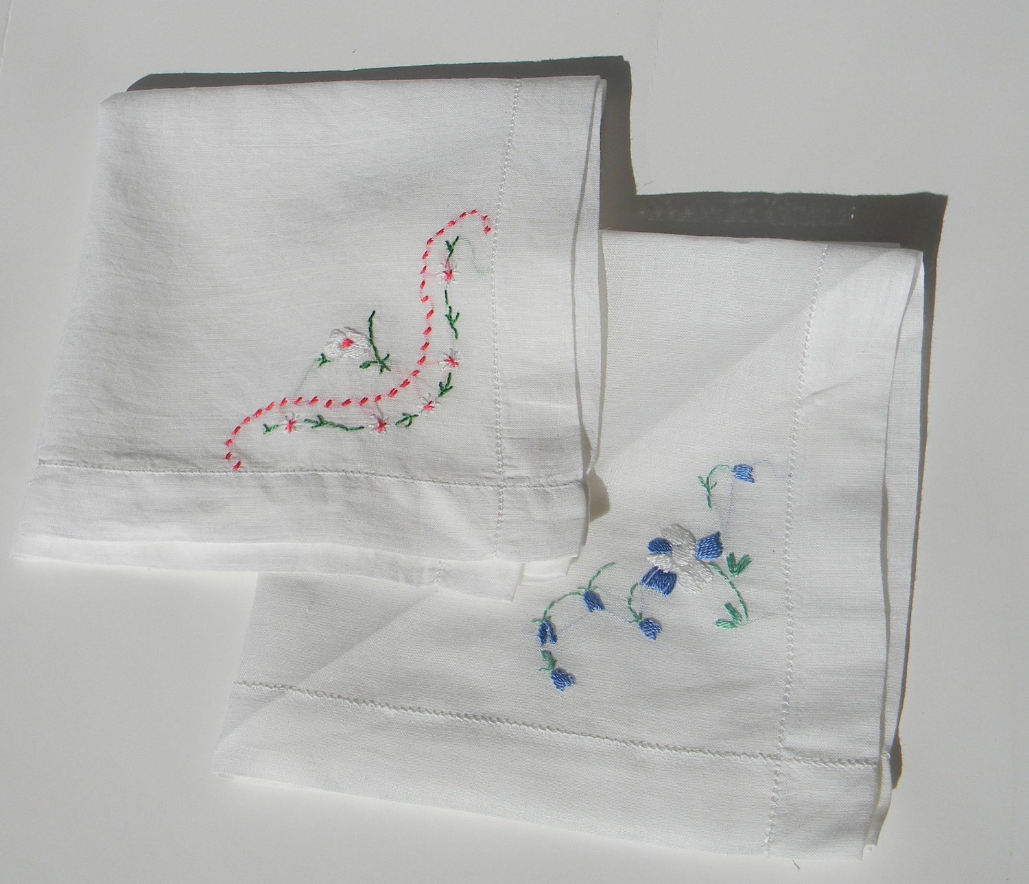 Vintage linen hankies set of two, pair of handkerchiefs - floral embroidery, pink and blue