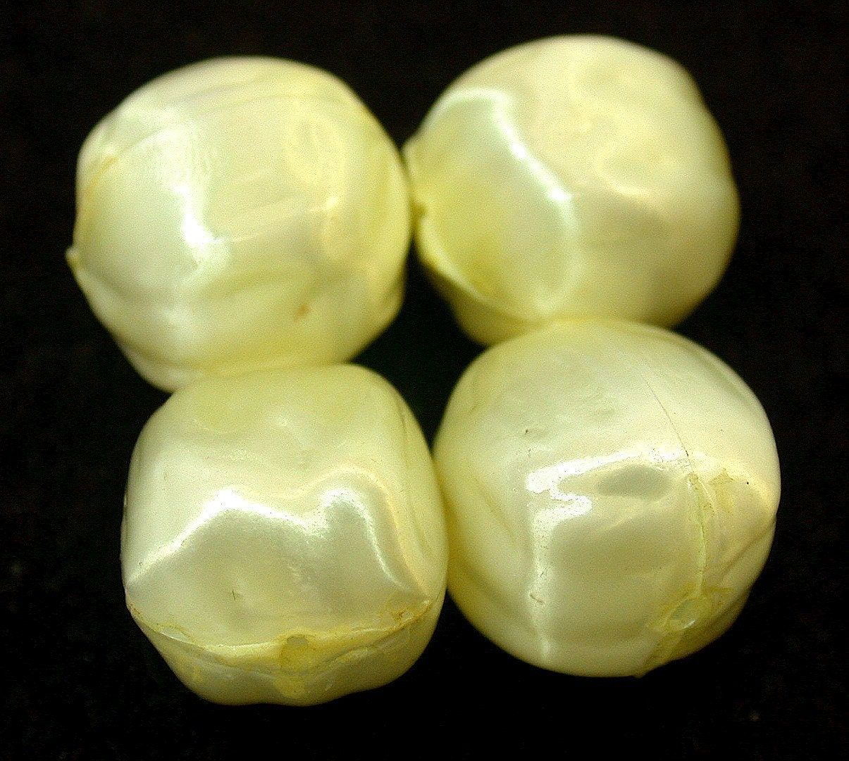 VINTAGE SILK BEADS Light Yellow 16mm pkg4 slk1