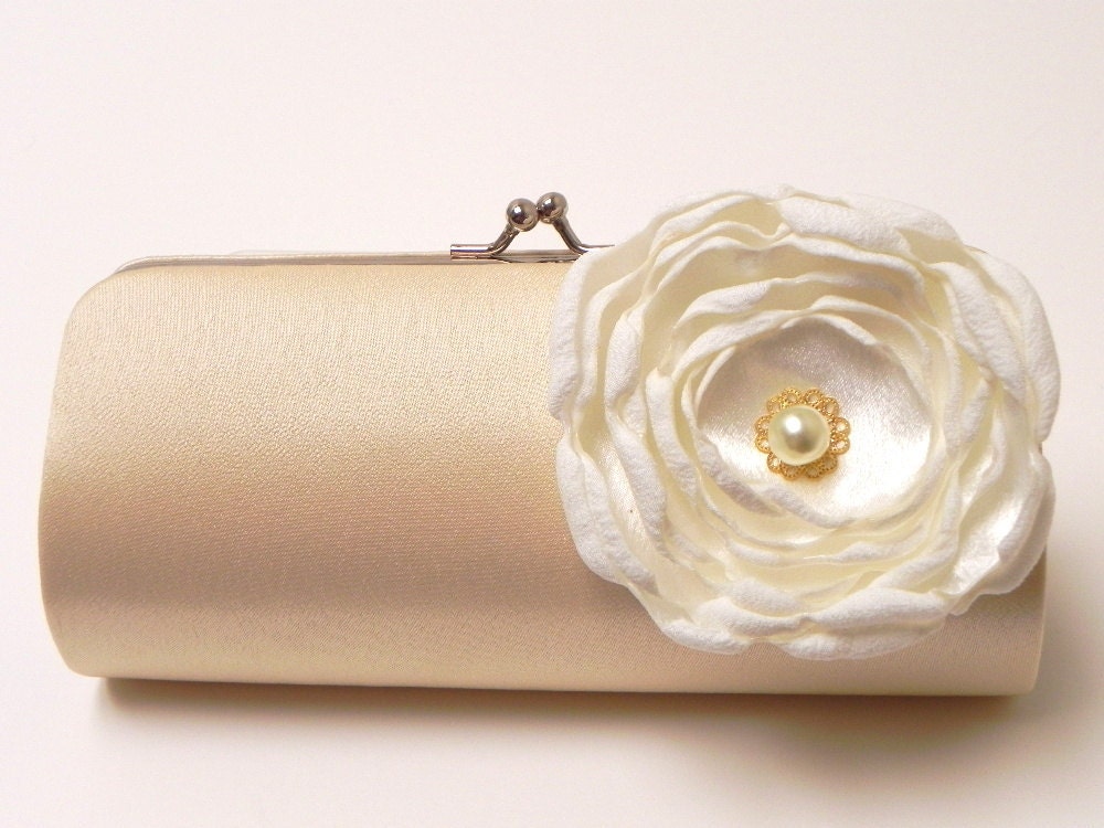 Shabby Chic Bridal Clutch Champagne Cream Vintage Ivory - Bridesmaid Clutch Set - Kisslock Snap Bouquet Clutch - Pearl Rose Flower Blossom