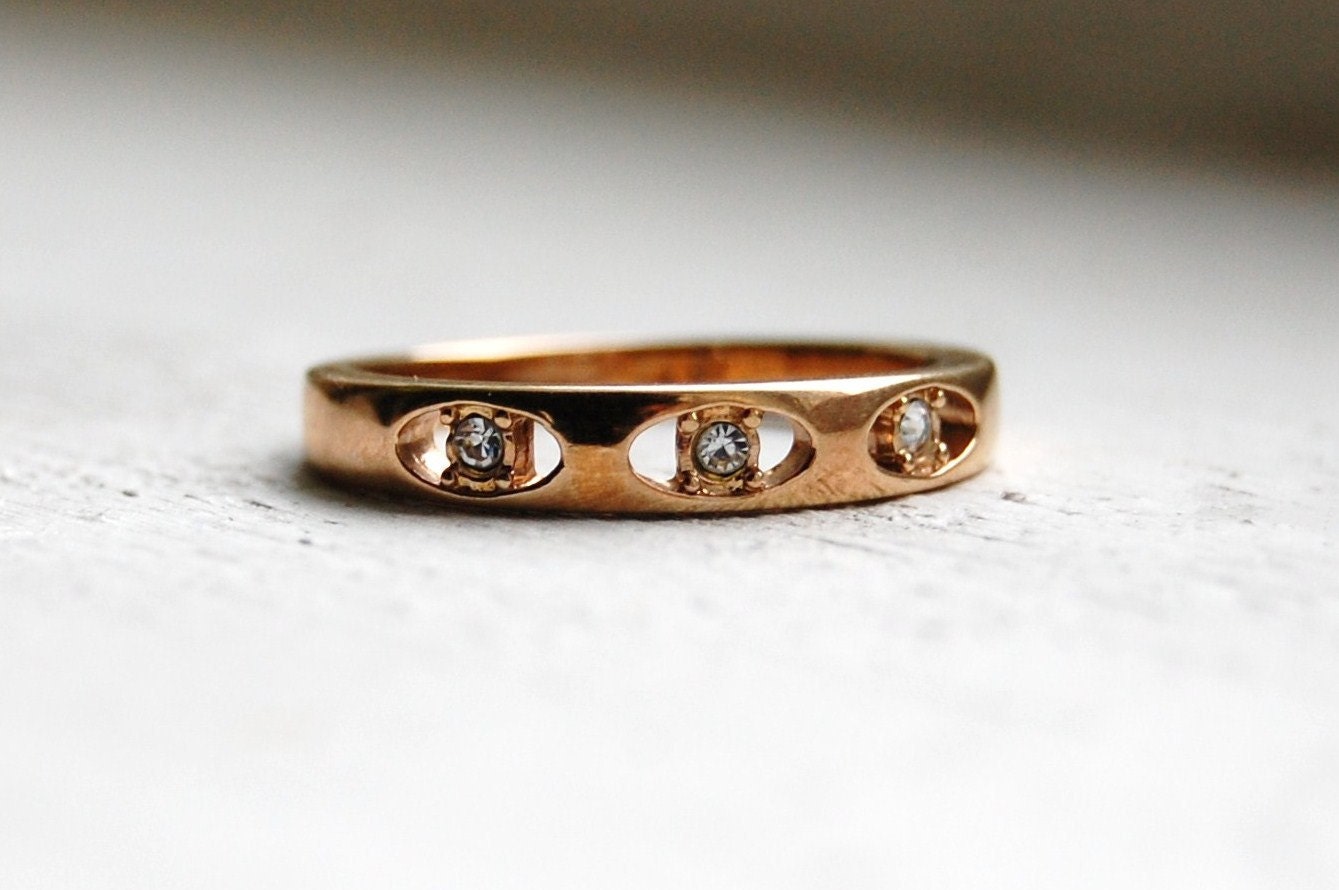 Vintage AVON Rhinestone Cut Out Band Ring